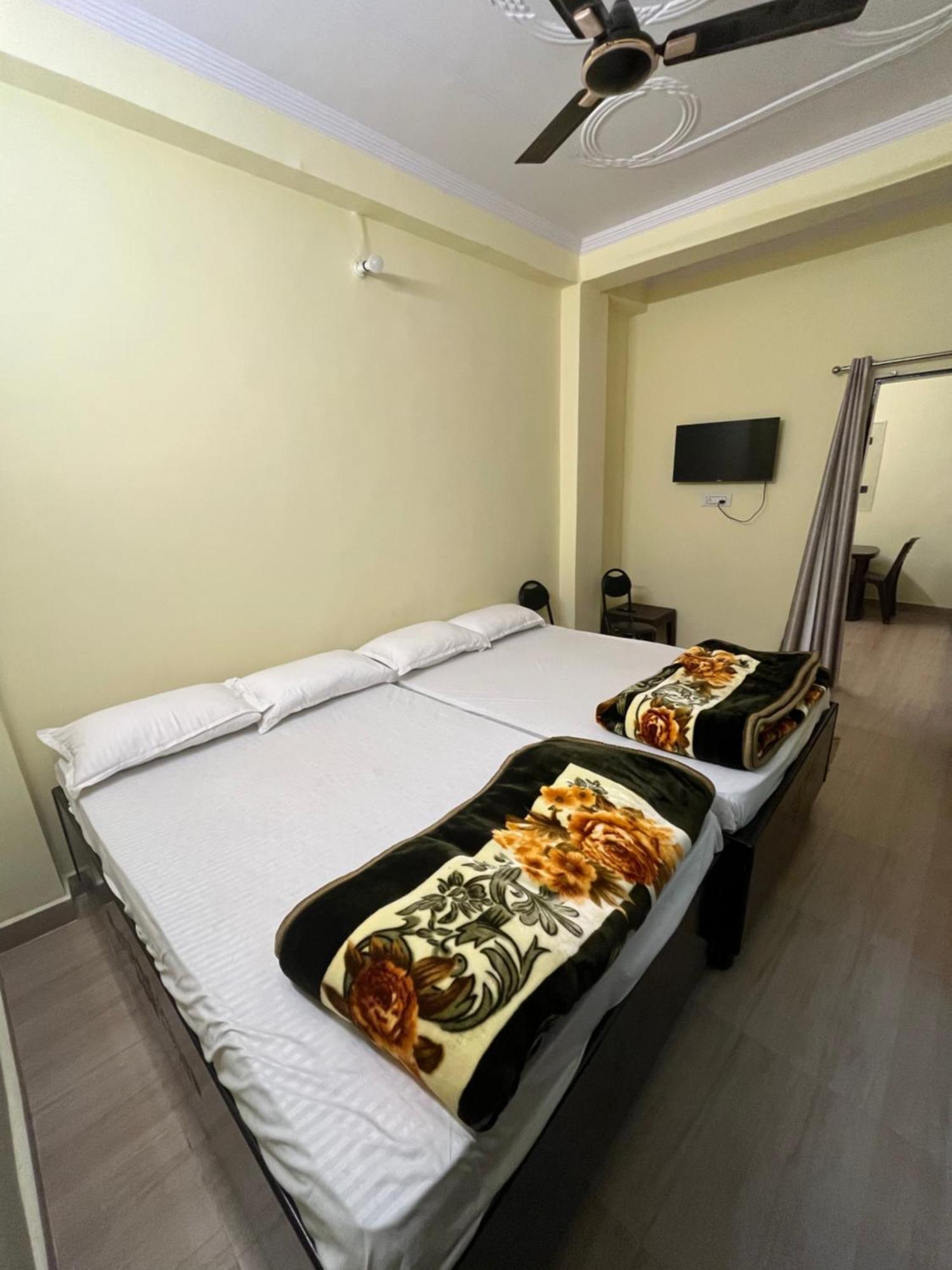 Incredible Banaras Inn พาราณสี ภายนอก รูปภาพ